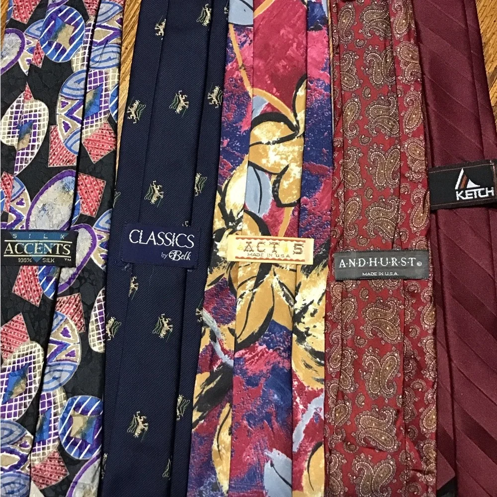 Up for sale is a total of 10 men’s neckties J6